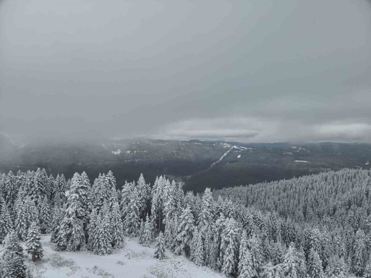 Ilgaz Dağı'nın Beyaza Büründüğü Manzaralar Kar Severleri Büyülüyor