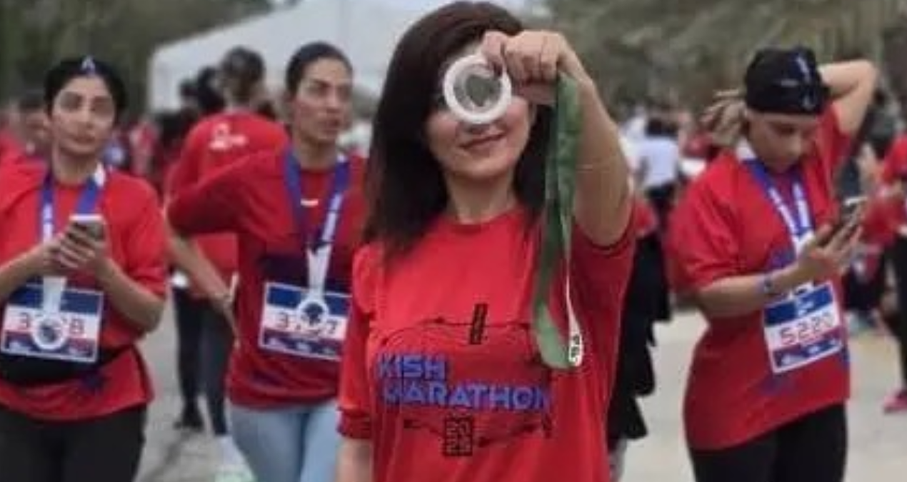 İranlı Kadınlar Koşuda Başörtülerini Çıkararak Özgürlük Mücadelesini Sürdürüyor
