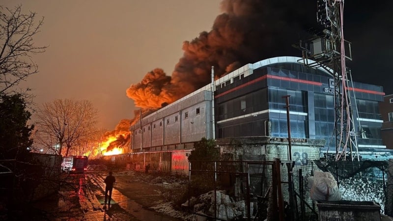 İstanbul Esenyurt'ta bir kahve fabrikasında yangın çıktı