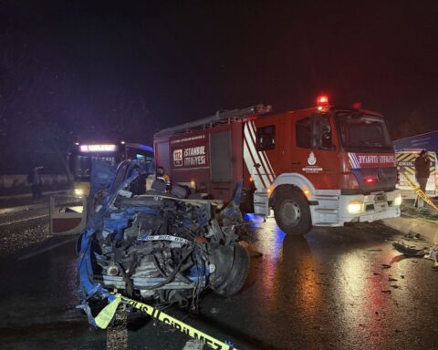 İstanbul'da Beton Mikseriyle Gerçekleşen Zincirleme Kazada İki Kişi Hayatını Kaybetti, Altı Kişi Yaralandı