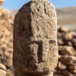 Karahantepe'de 12 Bin Yıllık İnsan Yüzü Betimli Dikilitaş Bulundu