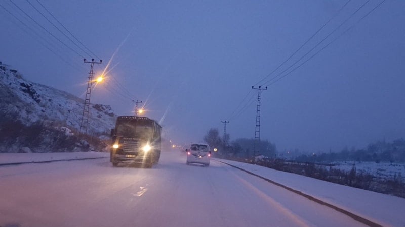 Kars-Selim-Göle Yolunda Yoğun Kar ve Tipi Nedeniyle Ulaşım Durduruldu