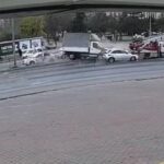 Kayseri'de Kırmızı Işık İhlali Sonucu Zincirleme Kaza Meydana Geldi