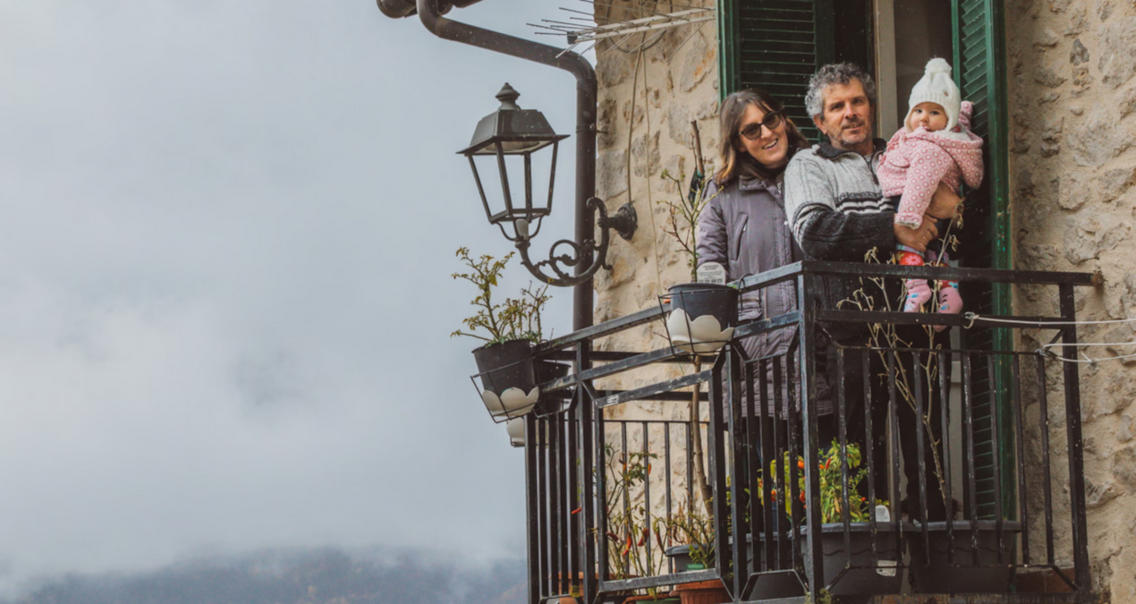Kedilerin Hüküm sürdüğü Köyde 30 Yıl Aradan Sonra İlk Bebek Dünyaya Geldi