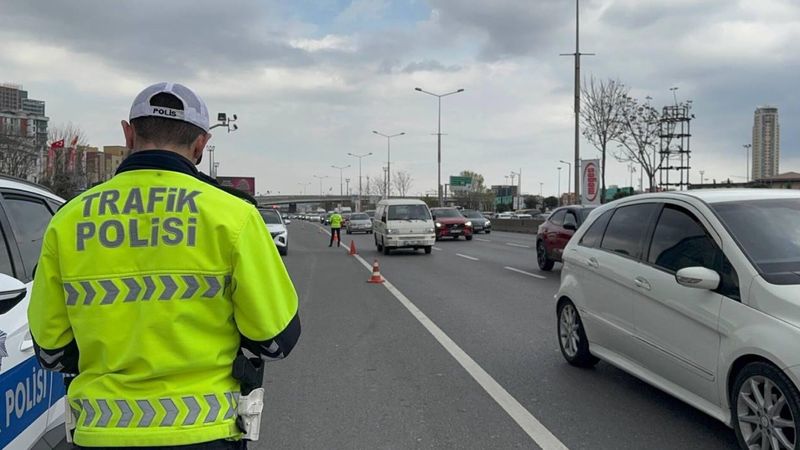 Kırmızı Işık İhlalinde Ehliyetsizliğe Yönelik Yeni Yasal Düzenlemeler Açıklandı