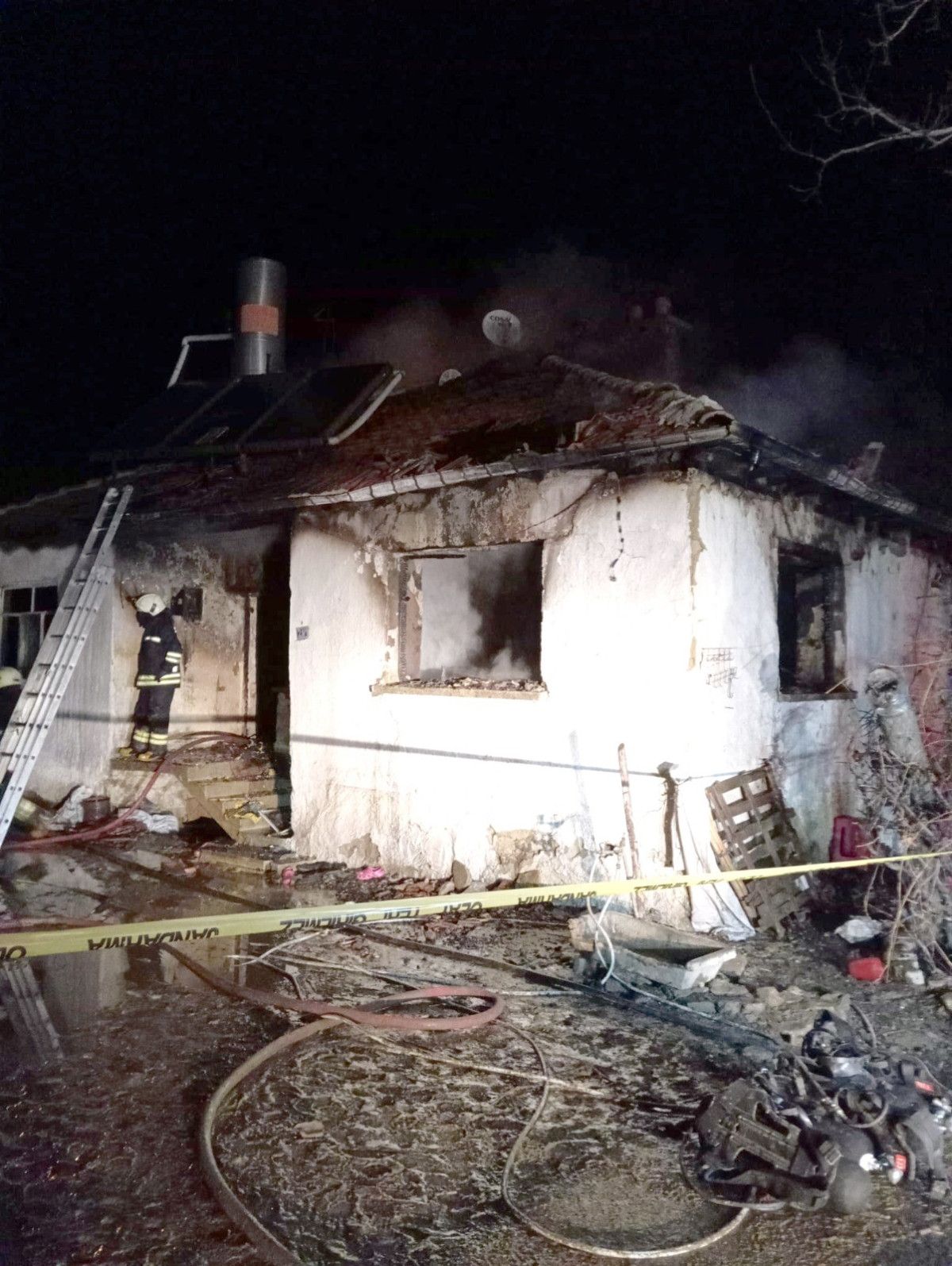 Konya’da Yangın Faciası: Oğlunu Kurtarmaya Çalışırken Hayatını Kaybetti, Anne Yaralı