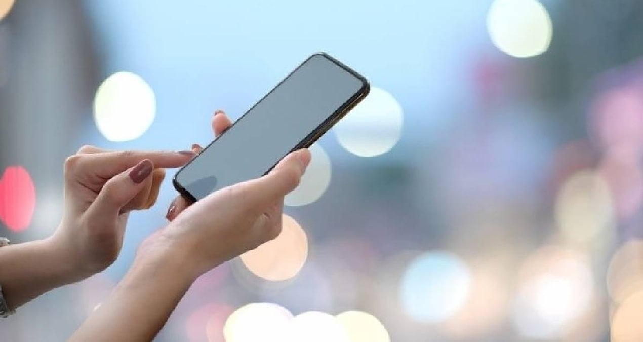 Köyde Cep Telefonu Kullanımı Yasaklandı, Ebeveynlere Eski Tip Telefon Dağıtılacak