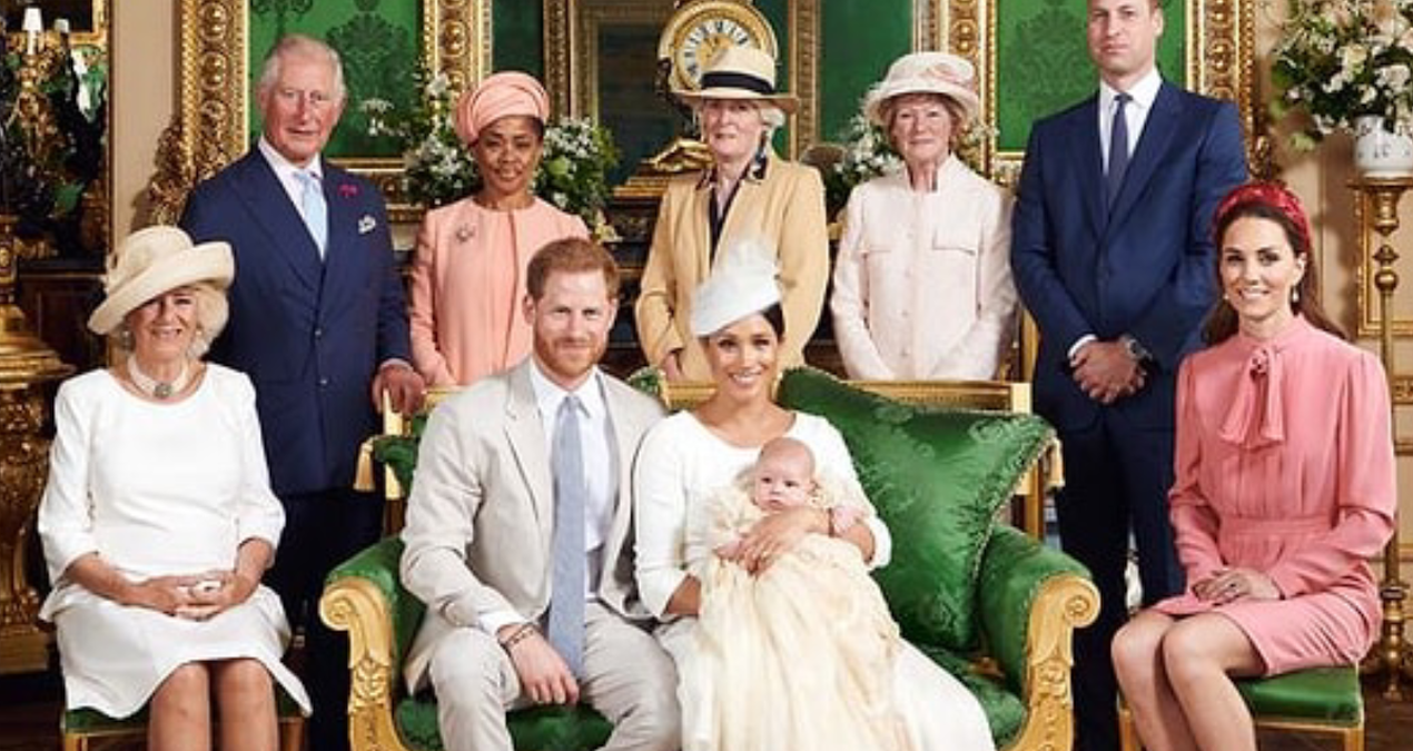 Kraliyet kadınlarının katı oturuş kuralları ve sosyal etkileri