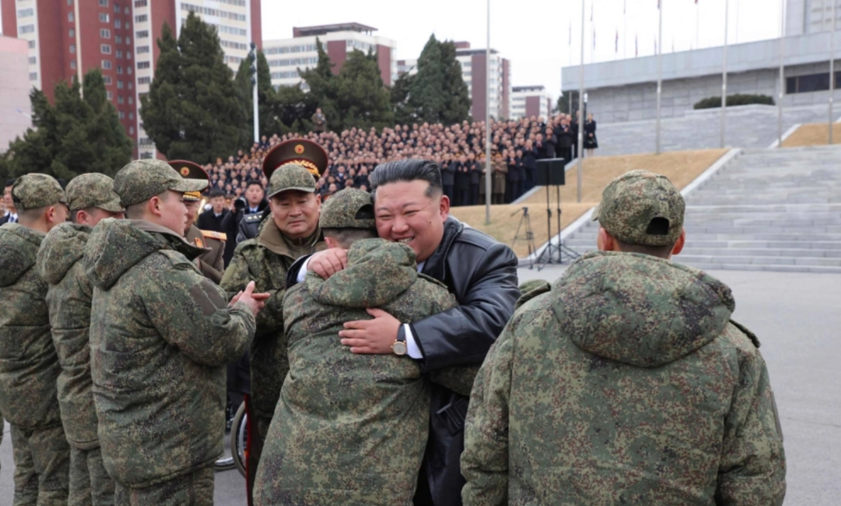 Kuzey Kore Lideri Kim Jong Un, Rusya'dan Dönen Askerleri Karşıladı