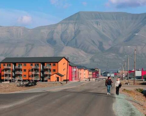 Longyearbyen'de Doğum ve Ölüm Yasaklarıyla Yaşamanın Zorlukları