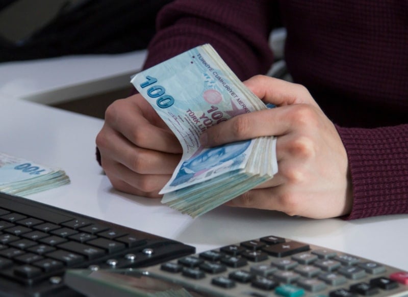 Memur ve emekliler için yeni maaş artış oranı netleşiyor
