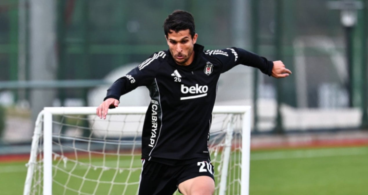 Necip Uysal, Beşiktaş'taki Futbol Kariyerine Sezon Sonunda Nokta Koyacak