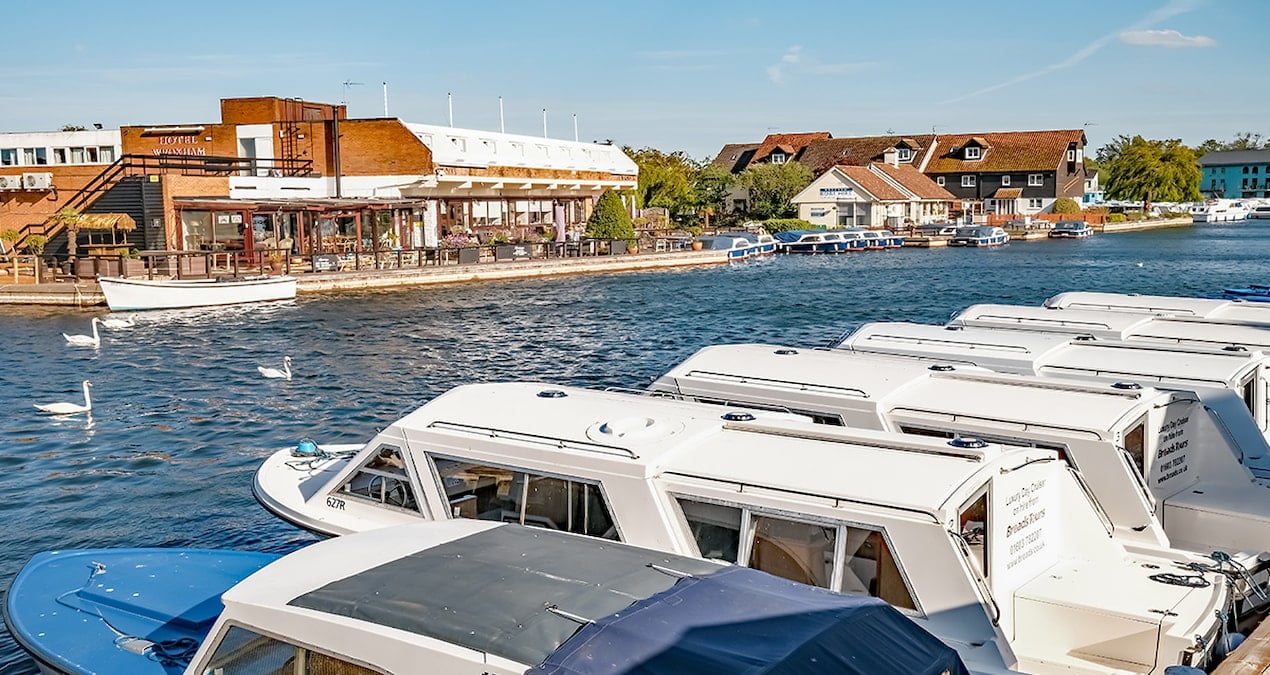 Norfolk'taki Hoveton köyünde tüm dükkanların ismi aynı: Roys