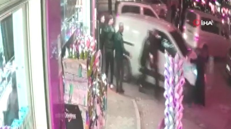 Polisten Kaçan Araç, Yaya Geçidinde Yaşlı Kadına Çarptı