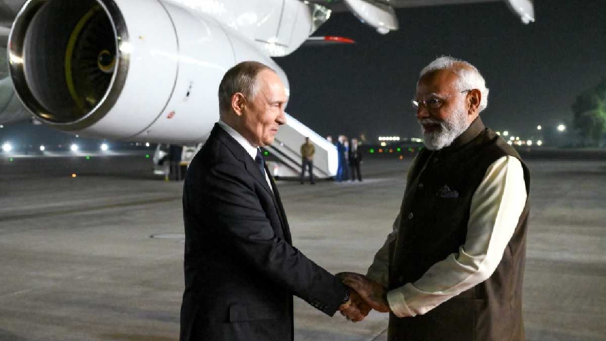 Putin ve Modi, Hindistan'da Birlikteliklerini Sergiledi
