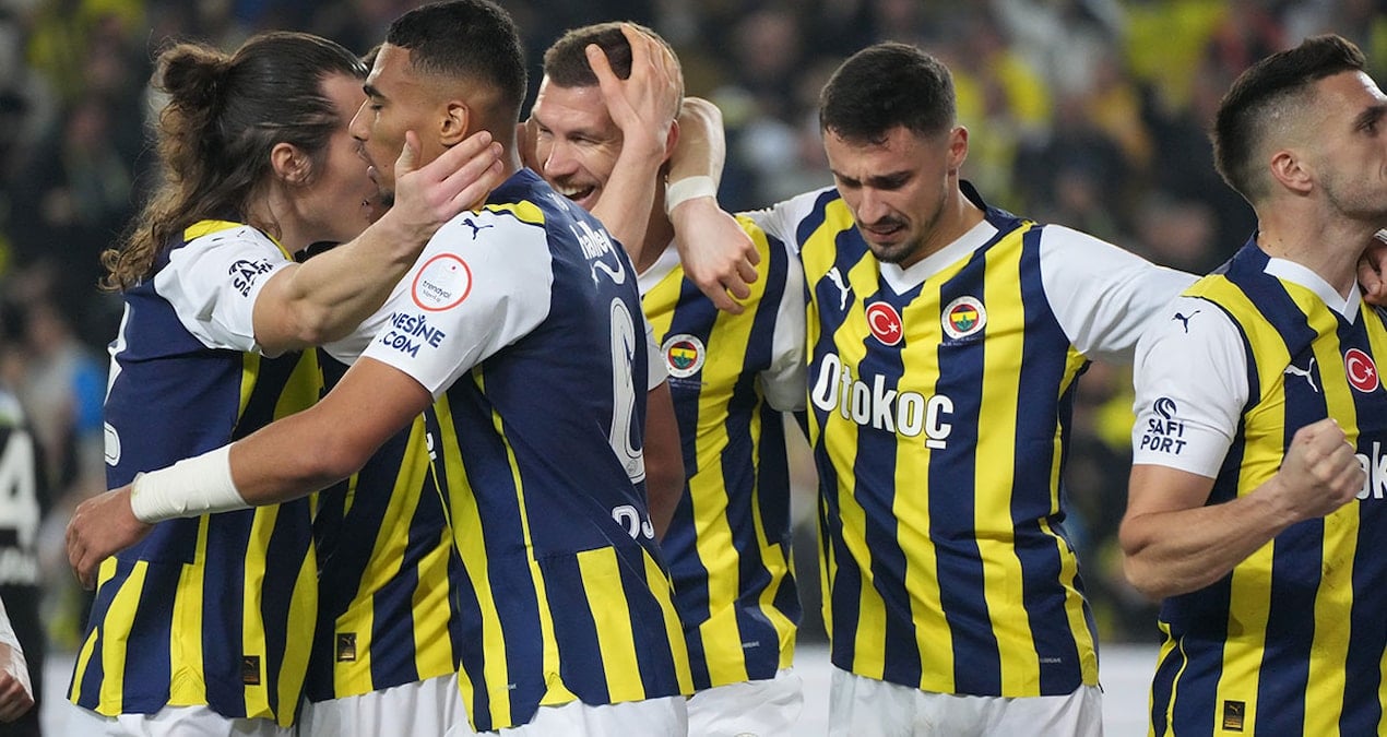 Rade Krunic, Fenerbahçe'den Ayrılıp Kızılyıldız'da Yılın Futbolcusu Oldu