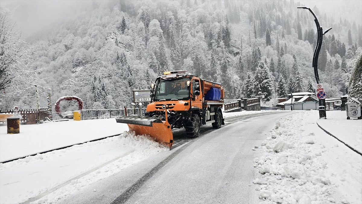 Rize ve Artvin'de kar yağışı doğayı beyaza bürüdü