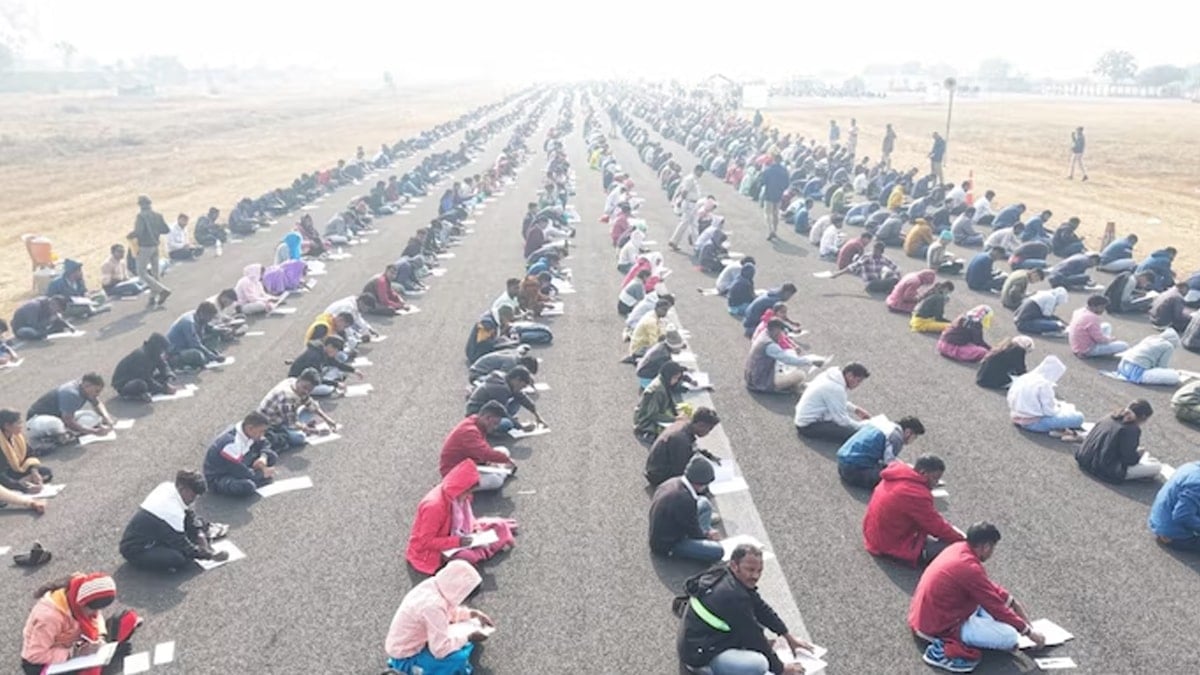 Sambalpur'daki 187 kişilik kadroya 8 bin başvuru, sınav havaalanında yapıldı