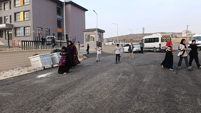 Şanlıurfa'da Gıda Zehirlenmesi Şüphesi: 25 Öğrenci Hastaneye Kaldırıldı