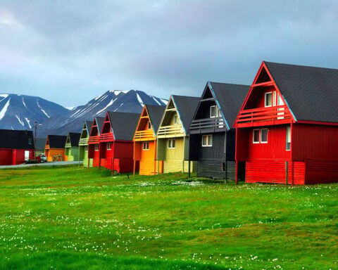 Svalbard'da Türklere İzin Verildi, Ancak Doğum ve Defin Yasağı Devam Ediyor