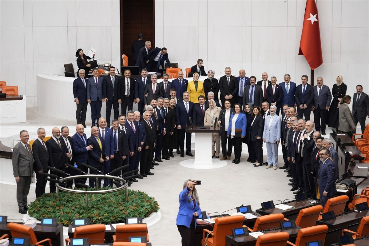 TBMM'de Bütçe Görüşmeleri Tamamlandı, Milletvekilleri Hatıra Fotoğrafı Çekti