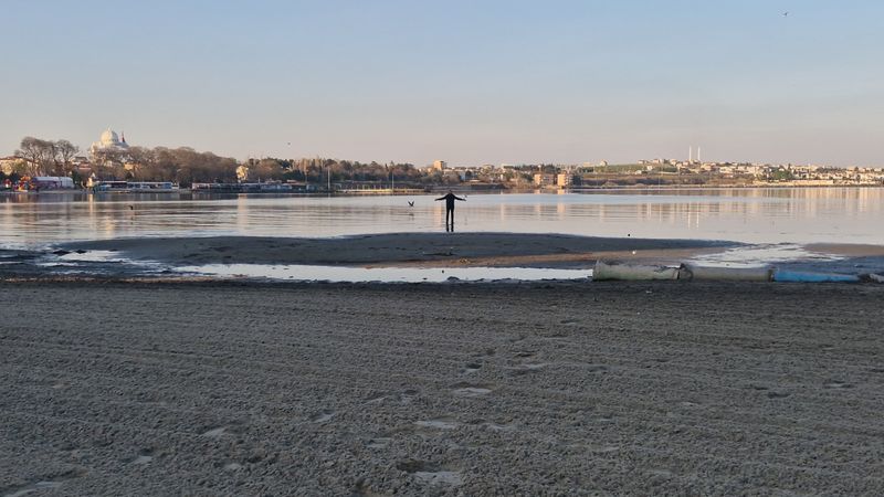 Tekirdağ'da Denizin Suyu Kıyıdan 20 Metre Çekildi