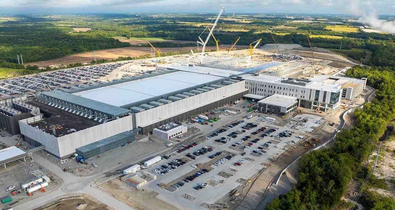 Texas Instruments, Teksas'ta Günde On Milyonlarca Çip Üretecek Fabrikayı Açtı