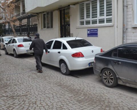 Türkiye'de Park Yeri Sorunları: Ev Önü Park Hakkı Yoktur