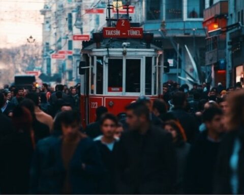 Yapay Zeka, 2026 Asgari Ücretini 26 Bin 526 Lira ile 29 Bin 841 Lira Arasında Tahmin Ediyor