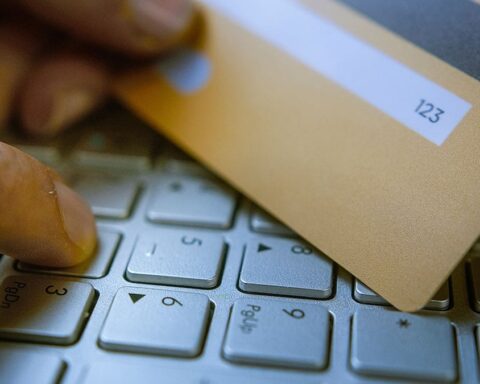 17 yaşındaki gencin e-ticaretteki iade açığını kullanarak 24 milyon TL kazandığı dolandırıcılık olayı