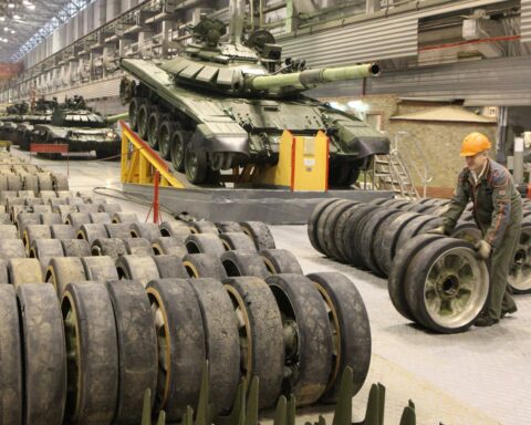 Yaptırımlara rağmen Batılı elektronik parçalar Rus askeri sanayisine ulaşmaya devam ediyor