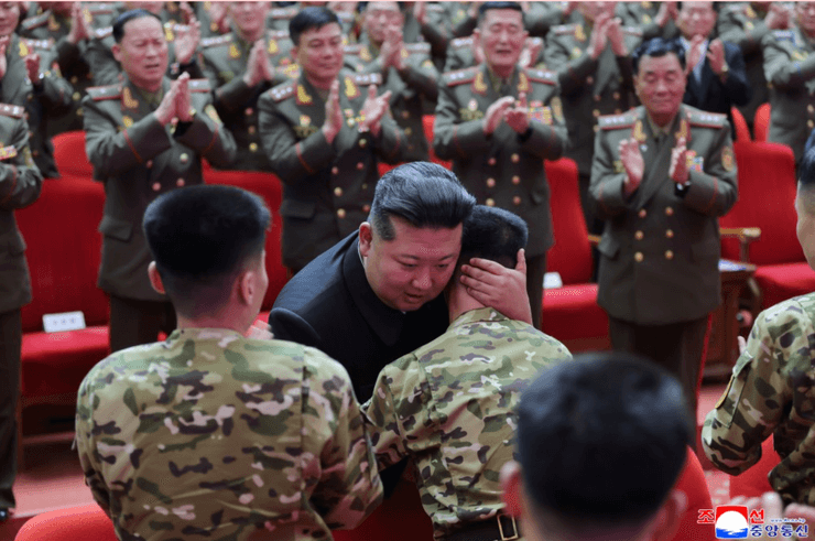 Kim Jong Un Kuzey Kore askerlerinin Ukrayna savaşındaki rolünü kabul etti