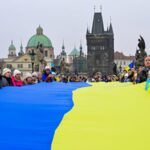 Tomio Okamura, Prag’daki Karl Köprüsü’nde Ukrayna bayrağına tepki gösterdi