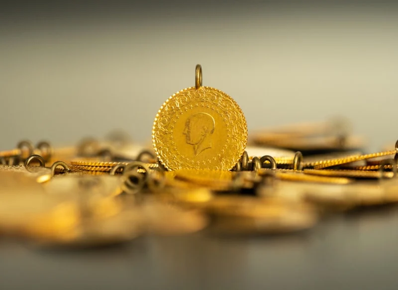 Altın fiyatları düşüş gösteriyor: ABD verilerine yönelik beklentiler artıyor