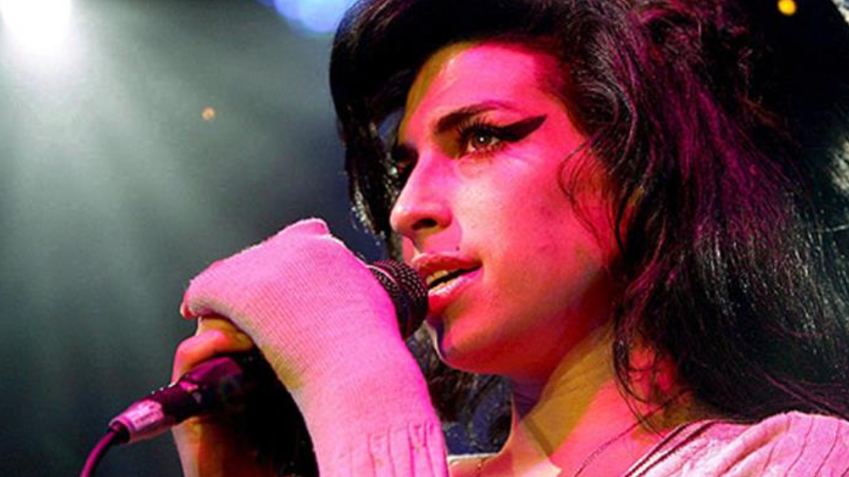 Amy Winehouse'un Tarihi Pabuçları Uluslararası Dava Sürecinde Değerini Artırdı