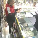 Bahçelievler’deki Kuyumcuda Silahlı Soygun Anı Güvenlik Kamerasında Kaydedildi
