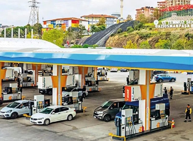 Benzin fiyatında gece yarısı 95 kuruş indirim yapıldı