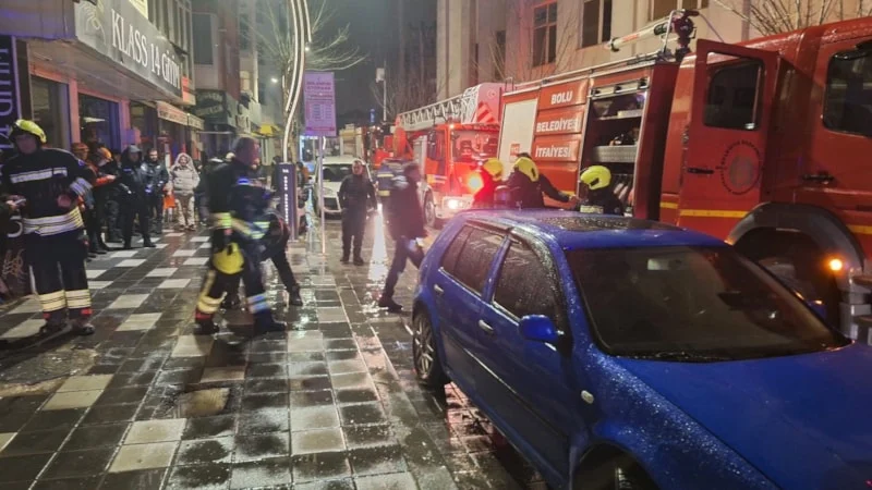 Bolu'da Apartmanda Çıkan Yangında İki Kişi Dumandan Etkilendi