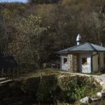 Bosna Hersek'teki Küçük Cami, Uluslararası Ziyaretçilerin İlgi Odağı Oluyor