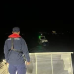 Çanakkale Boğazı'nda motor arızası yapan tekneye müdahale edildi