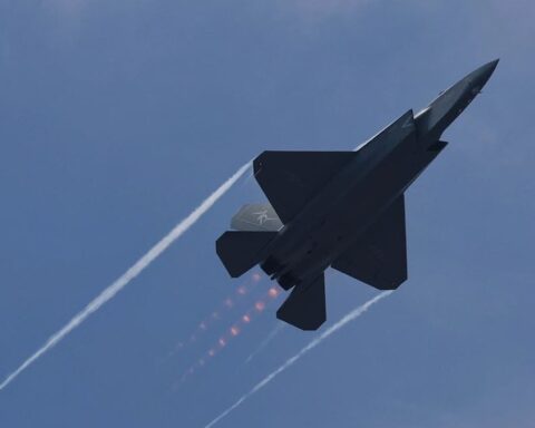 Çin, F-35'e Rakip J-35 Savaş Uçağının Seri Üretimine Başlıyor