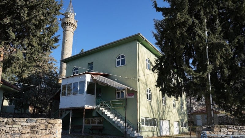 Denizli'de Köy Camisi İcra Borcu Nedeniyle Satışa Çıkarıldı