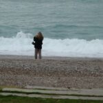 Dev Dalgalar Konyaaltı Sahili'ni Beyaza Bürüdü