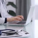 Doktor hatası, üç haftalık bebeğin ölümüne neden oldu