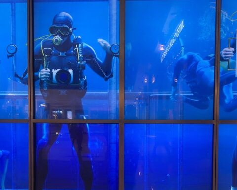 Dubai'de Kıyamet Sonrası Terk Edilmiş Şehir Temalı Su Altı Dalış Noktası Açıldı