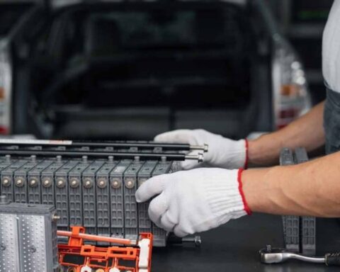 Elektrikli araç bataryalarının ömrü: Veriler endişeleri yıkıyor