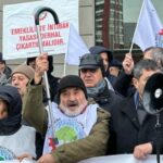 Emekliler, 20 Bin TL’lik Aylığı Protesto Etti ve İktidara Kırmızı Kart Gösterdi