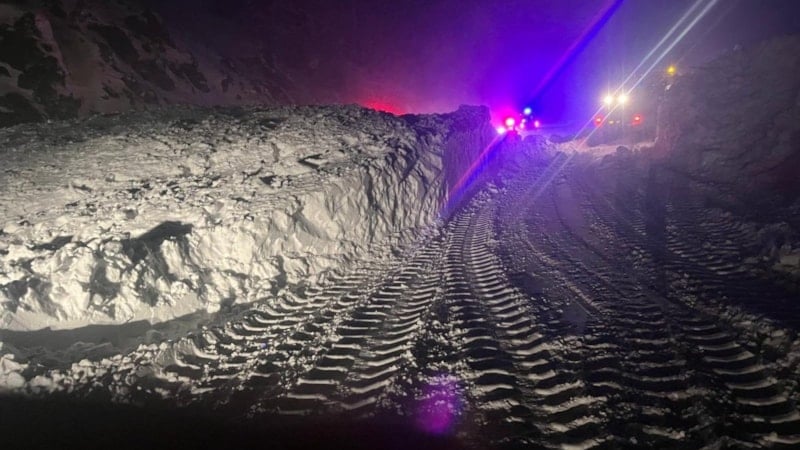 Erzincan-Sivas kara yolu çığ sonrası yeniden ulaşıma açıldı