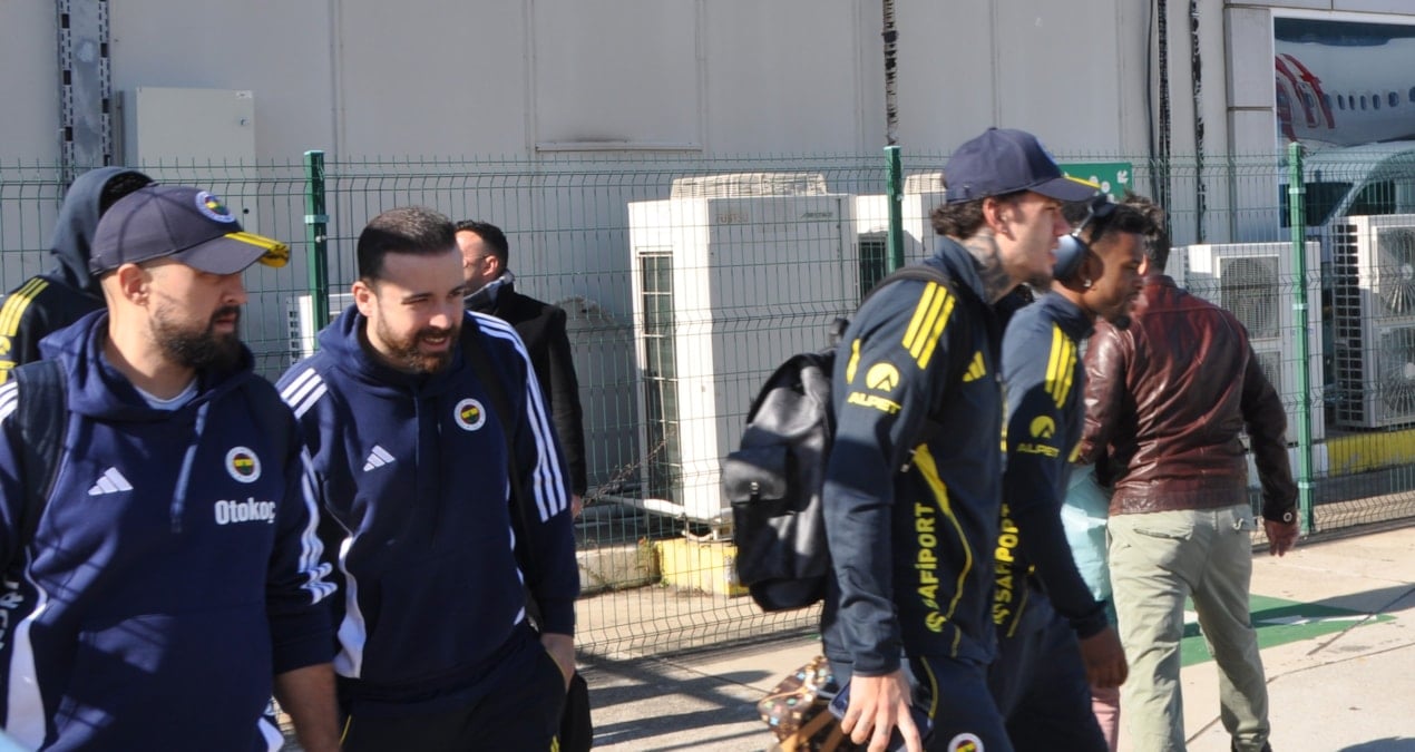 Fenerbahçe, Alanya'dan İstanbul'a dönüş için havalimanına ulaştı