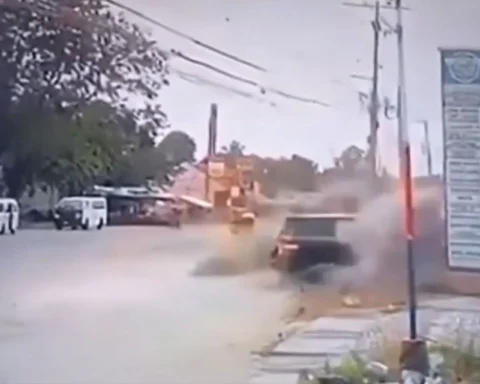 Filipinler'de Belediye Başkanına Düzenlenen Roketli Saldırıda Yaralanmadı